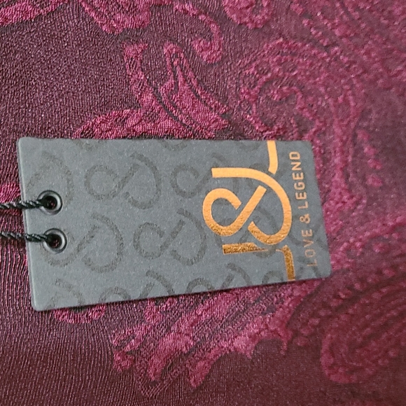 Women's Love & Legend dress - Picture 5 of 7